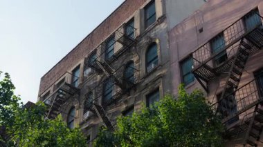 New York 'un Yangın Kaçışları: Öğleden Sonra Perspektifi.