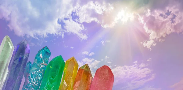 Rainbow Aura Krystaly Nebe Zpráva Pozadí Šablona Sedm Čakra Barevné — Stock fotografie