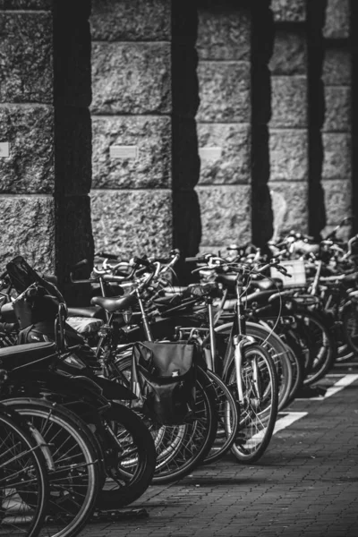 Велосипеды Припаркованы Улицах Амстердама Нидерланды Зеленый Устойчивый Транспорт Альтернативный Транспорт — стоковое фото