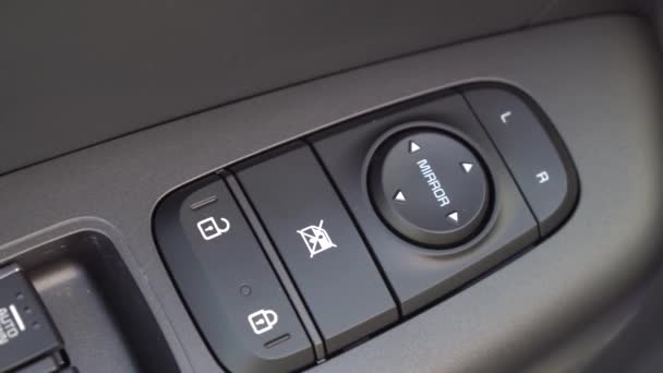 Çaprazlama Kia Sportif Arabanın Pencere Kontrol Düğmelerinin Görüntüsü — Stok video