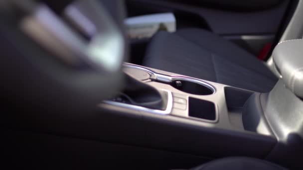 Crossover Kia Sportage Primer Plano Transmisión Automática Del Volante — Vídeos de Stock