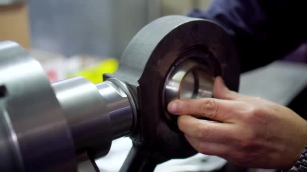 Herstellung Von Metallteilen Hydraulikzylinder — Stockvideo