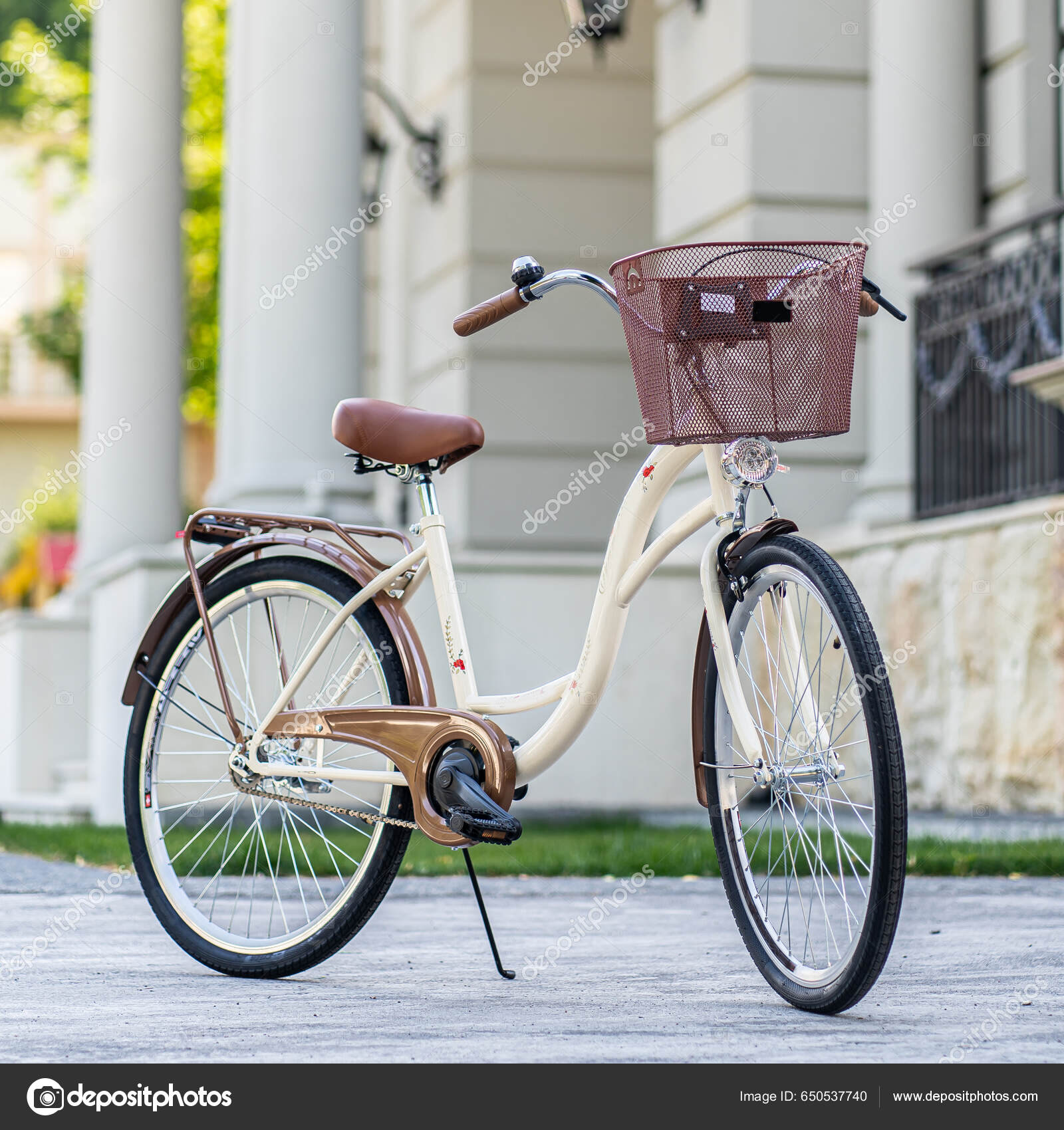 Side View Modern City Urban City Bike Bicycle Street Road Stock Photo by  ©lvivjanochka 650537740