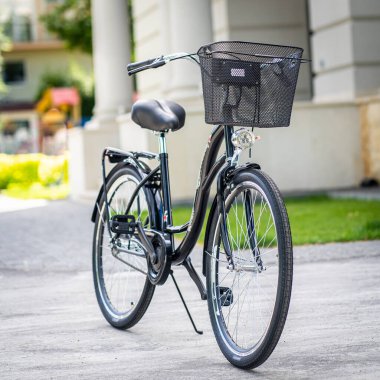 Tipik Amsterdam bisiklet fiets sembolü. Geleneksel Hollandalı simgesi. Bisikletli Hollanda kültürü. Tipik Hollanda ulaşım bisikleti. Kartlar için şablon, reklam, poster, afiş, ilkbahar bisikleti