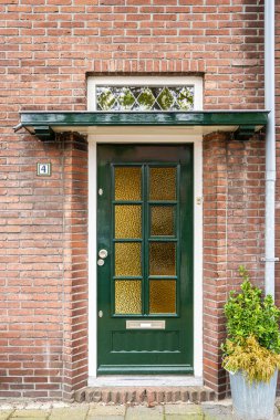 Tipik Hollanda kapısı. Hollanda mimarisi, Hollanda 'da bir kapı. Hollanda kapısı