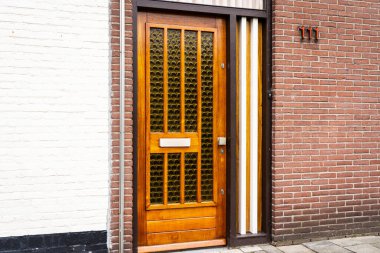 Tipik Hollanda kapısı. Hollanda mimarisi, Hollanda 'da bir kapı. Hollanda kapısı