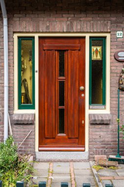 Tipik Hollanda kapısı. Hollanda mimarisi, Hollanda 'da bir kapı. Hollanda kapısı
