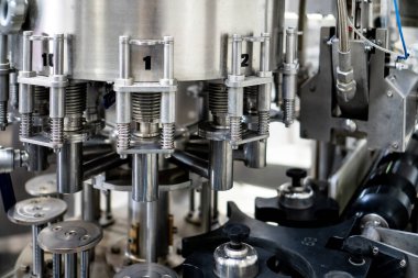 Meyve suyu üretimi, fabrika hattı üretimi, endüstriyel meyve suyu kutuları ambalaj laboratuarı üretimi.