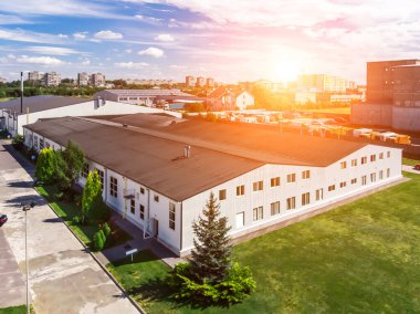 Modern bir lacivert depo cephesi