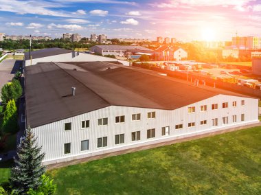 Modern bir lacivert depo cephesi