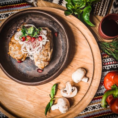 Arap mutfağı: Orta Doğu geleneksel öğle yemeği. Ayrıca Ramazan ayındayız 