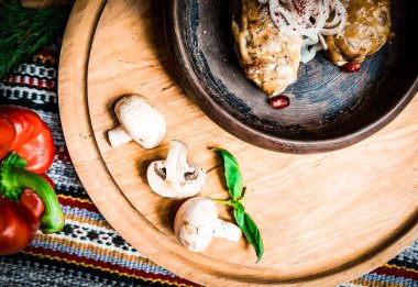 Arap mutfağı: Orta Doğu geleneksel öğle yemeği. Ayrıca Ramazan ayındayız 