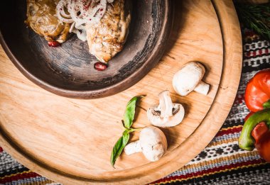 Arap mutfağı: Orta Doğu geleneksel öğle yemeği. Ayrıca Ramazan ayındayız 