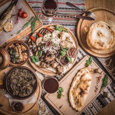 Arap mutfağı: Orta Doğu geleneksel öğle yemeği. Ayrıca Ramazan ayındayız 