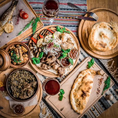 Arap mutfağı: Orta Doğu geleneksel öğle yemeği. Ayrıca Ramazan ayındayız 