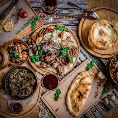 Arap mutfağı: Orta Doğu geleneksel öğle yemeği. Ayrıca Ramazan ayındayız 