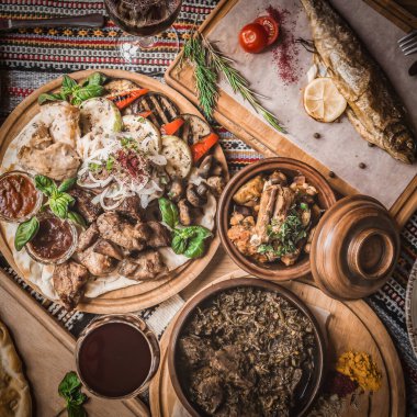 Arap mutfağı: Orta Doğu geleneksel öğle yemeği. Ayrıca Ramazan ayındayız 