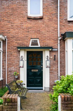 Tipik Hollanda kapısı. Hollanda mimarisi, Hollanda 'da bir kapı. Hollanda kapısı