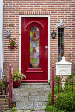 Tipik Hollanda kapısı. Hollanda mimarisi, Hollanda 'da bir kapı. Hollanda kapısı