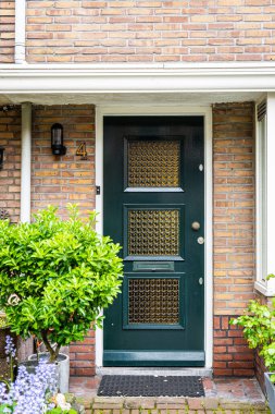 Tipik Hollanda kapısı. Hollanda mimarisi, Hollanda 'da bir kapı. Hollanda kapısı