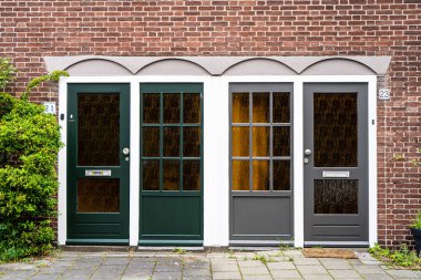 Tipik Hollanda kapısı. Hollanda mimarisi, Hollanda 'da bir kapı. Hollanda kapısı