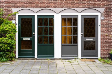 Tipik Hollanda kapısı. Hollanda mimarisi, Hollanda 'da bir kapı. Hollanda kapısı