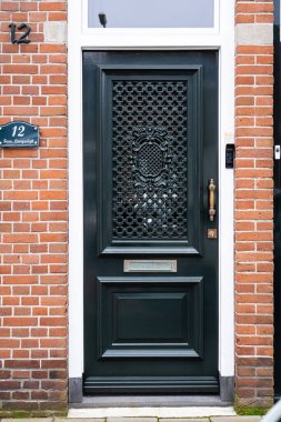 Tipik Hollanda kapısı. Hollanda mimarisi, Hollanda 'da bir kapı. Hollanda kapısı