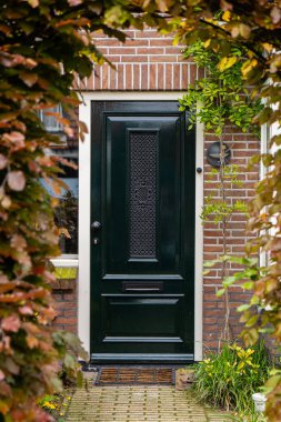 Tipik Hollanda kapısı. Hollanda mimarisi, Hollanda 'da bir kapı. Hollanda kapısı