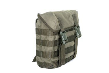 Küçük ordu sırt çantası, izole edilmiş beyaz arka plan, stüdyo çekimi.