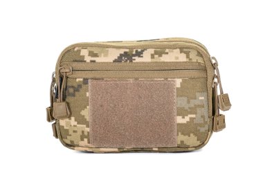 Yeşil Tuval Sırt Çantası Beyaz 'da izole edildi. Çağdaş Su geçirmez Kamp Gezgini Sırt Çantası Omuz Kayışlı Taşıma Halkası. Erkekler Seyahat İçin Taktiksel Yürüyüş Sırt Çantası