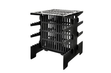 Dikey barbekü ızgarası. Beyaz arkaplanda çelik siyah izole