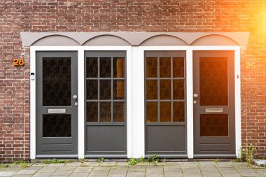 Tipik Hollanda kapısı. Hollanda mimarisi, Hollanda 'da bir kapı. Hollanda kapısı