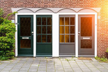 Tipik Hollanda kapısı. Hollanda mimarisi, Hollanda 'da bir kapı. Hollanda kapısı