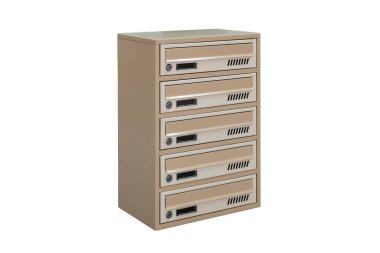 Posta kutuları dairede. Dairesinde kilitlenebilir merkezi olan metal posta kutusu. Posta kutusu beyaz arkaplan izole