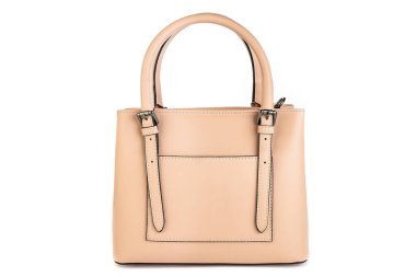 Beyaz arka planda izole edilmiş bej deri çanta. Minimalist çanta, el çantası.