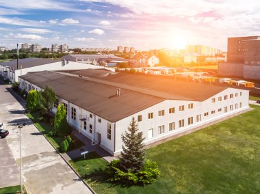 Modern bir lacivert depo cephesi