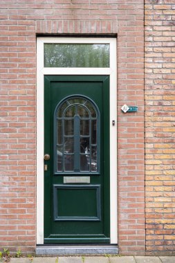 Tipik Hollanda kapısı. Hollanda mimarisi, Hollanda 'da bir kapı. Hollanda kapısı