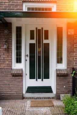 Tipik Hollanda kapısı. Hollanda mimarisi, Hollanda 'da bir kapı. Hollanda kapısı