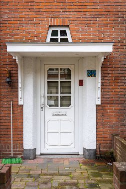 Tipik Hollanda kapısı. Hollanda mimarisi, Hollanda 'da bir kapı. Hollanda kapısı