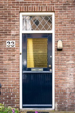 Tipik Hollanda kapısı. Hollanda mimarisi, Hollanda 'da bir kapı. Hollanda kapısı