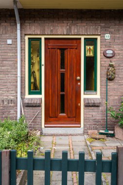 Tipik Hollanda kapısı. Hollanda mimarisi, Hollanda 'da bir kapı. Hollanda kapısı