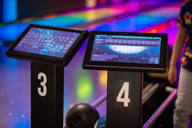 Modern ekran, dokunmatik ekran arka planı olan bowling ekranı. kırpma yolu