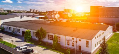 Modern bir lacivert depo cephesi