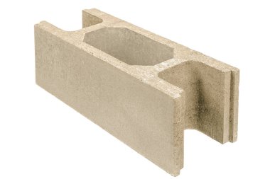 Vakfın inşası için beton dökümü. Mimari bağlayıcılar beyaz arka planda izole edilmiş çimento çitlerini güçlendiriyor