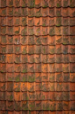 Çatı kiremit dokusu. Çatı katı malzemesi. Çatı kiremit desenini tekrarlayın. Klasik ev dış çatı tasarımı. Mimari öğe, çatı katı. Binanın tepesinde. Metal profilli çatı fayansı. Vektör illüstrasyonu.