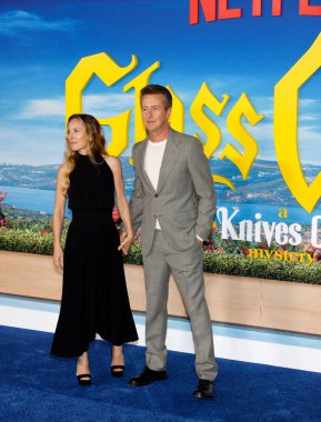 Los Angeles, CA, - 14 Kasım 2022: Edward Norton ve Shauna Robertson Akademi Sinema Müzesi 'ndeki Glass Onion: A Knives Out Mystery galasına geldiler.