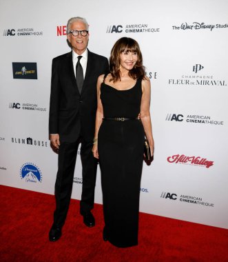 Los Angeles, CA - 17 Kasım 2022: Ted Danson ve Mary Steenburgen, The Beverly Hilton 'da Ryan Reynolds onuruna düzenlenen 36.