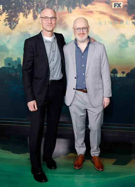 Los Angeles, CA - 05 Aralık 2022: Joe Weisberg ve Joel Fields 