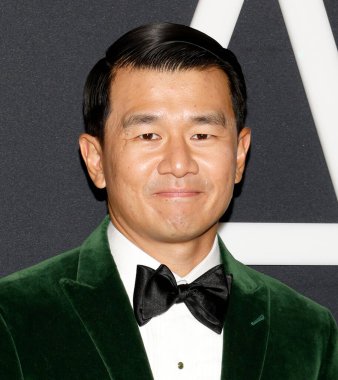 Los Angeles, CA, - 07 Aralık 2022: Ronny Chieng TCL Çin Tiyatrosu 'ndaki 