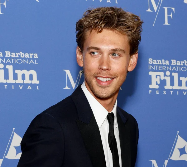 SANTA BARBARA, CALIFORNIA - 15 Şubat 2023: Austin Butler, Arlington Tiyatrosu 'nda düzenlenen 2023 Santa Barbara Uluslararası Film Festivali sırasında Fazilet Ödülleri sunumuna katıldı.
